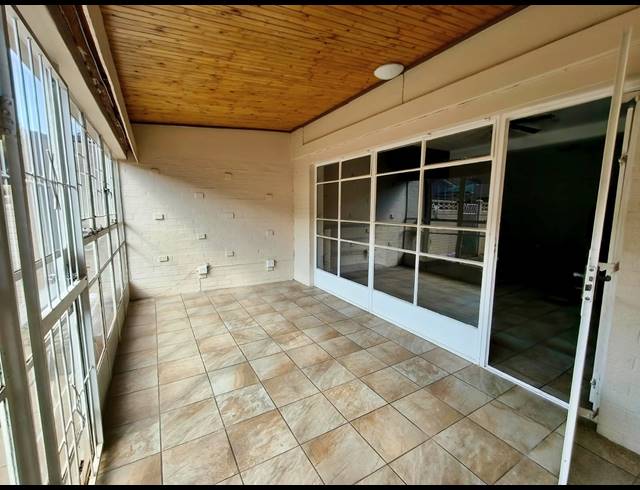 2 BEDROOM APARTMENT TO LET IN THREE RIVERS PROPER